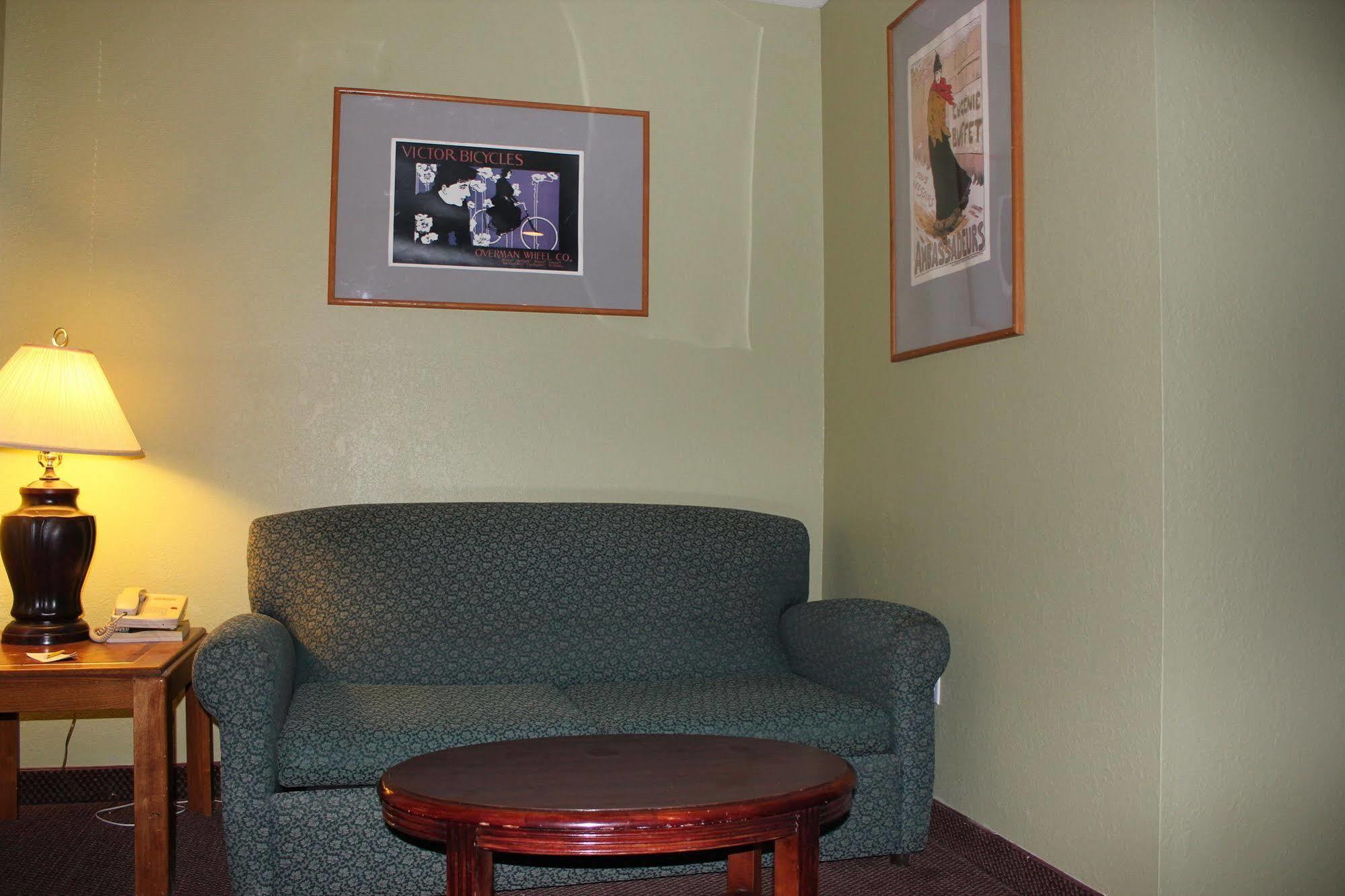 Oak Hill Inn And Suites Tahlequah Zewnętrze zdjęcie