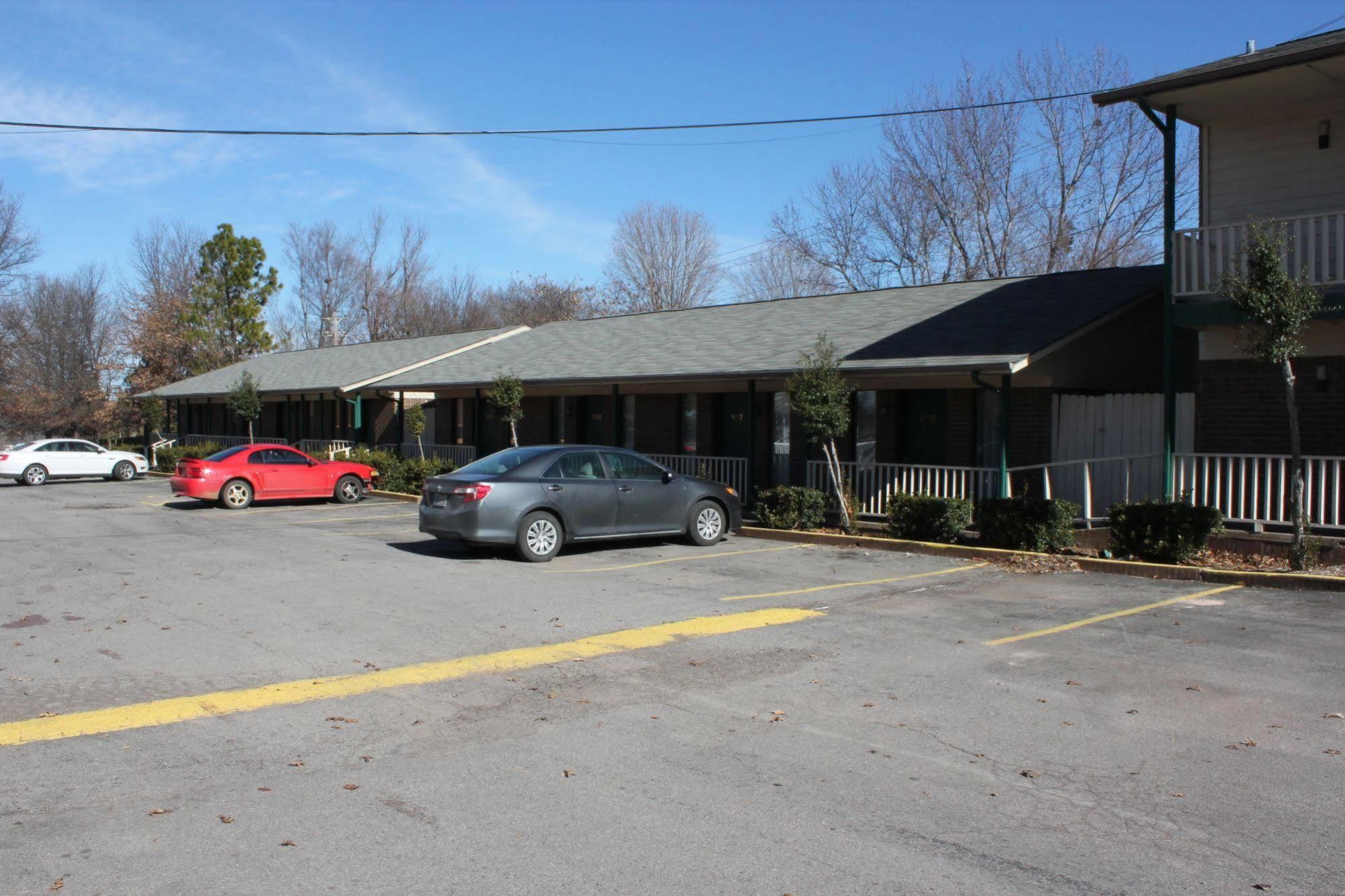 Oak Hill Inn And Suites Tahlequah Zewnętrze zdjęcie
